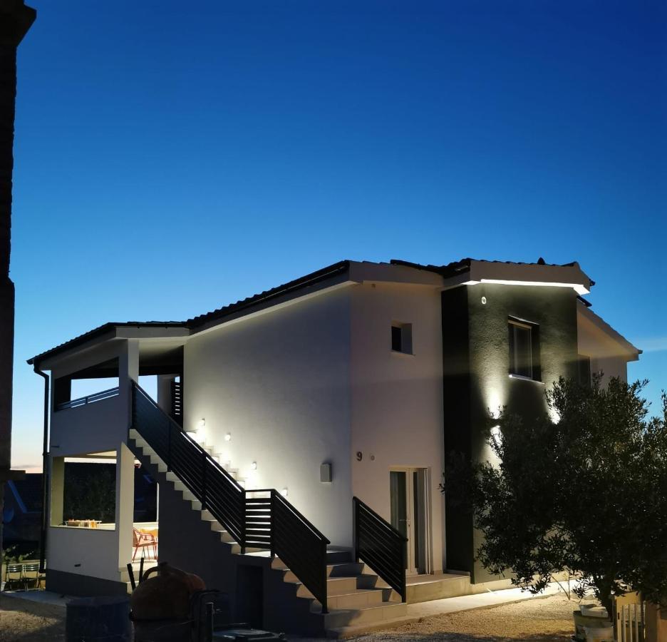 Apartments Astoria Vir Dış mekan fotoğraf
