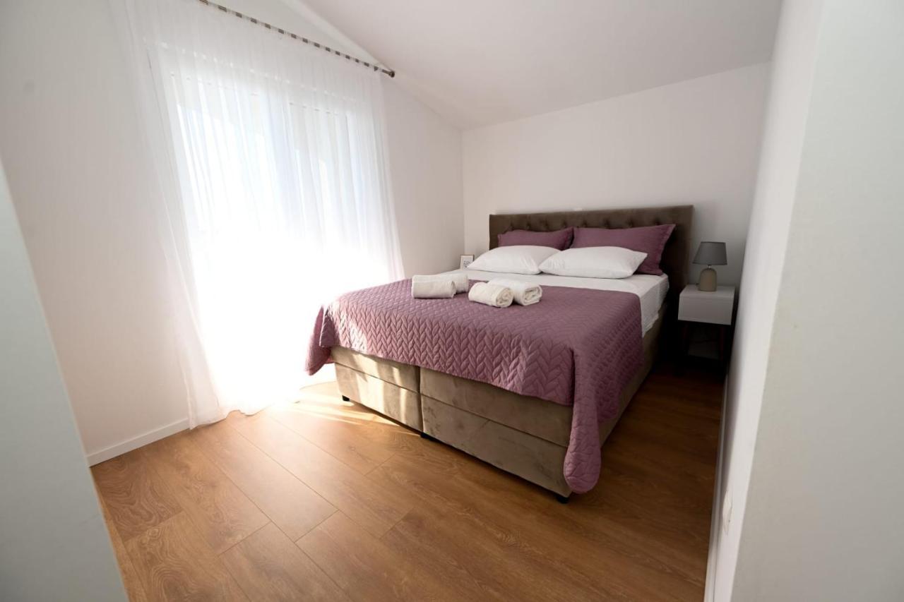 Apartments Astoria Vir Dış mekan fotoğraf