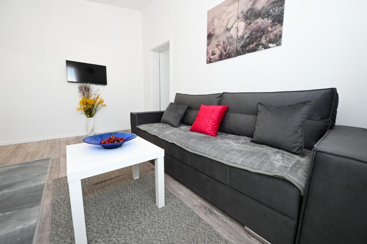 Apartments Astoria Vir Dış mekan fotoğraf