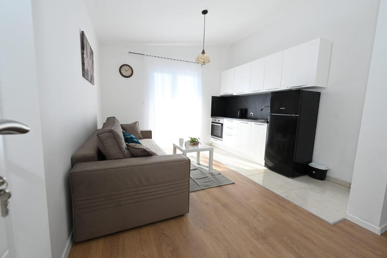 Apartments Astoria Vir Dış mekan fotoğraf