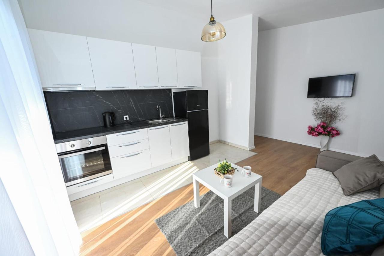 Apartments Astoria Vir Dış mekan fotoğraf