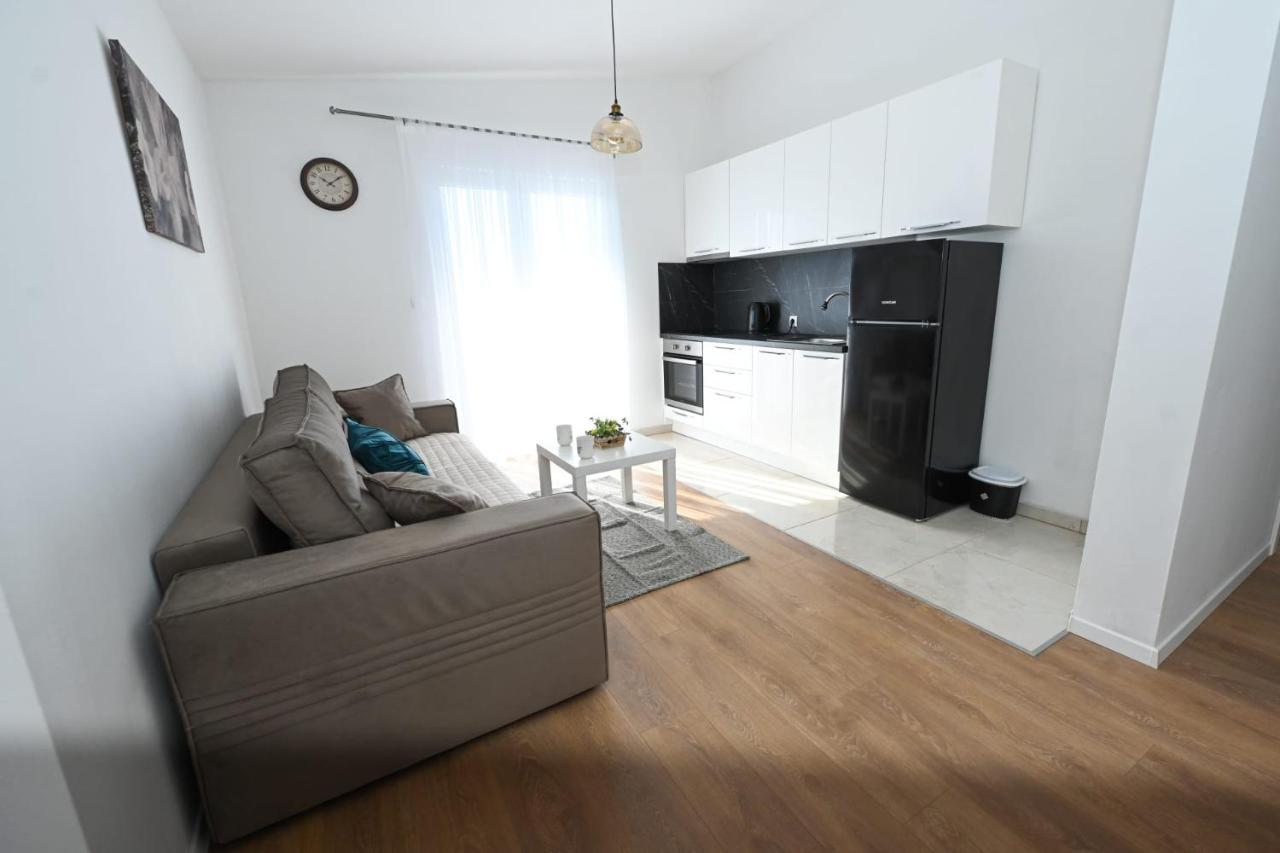Apartments Astoria Vir Dış mekan fotoğraf