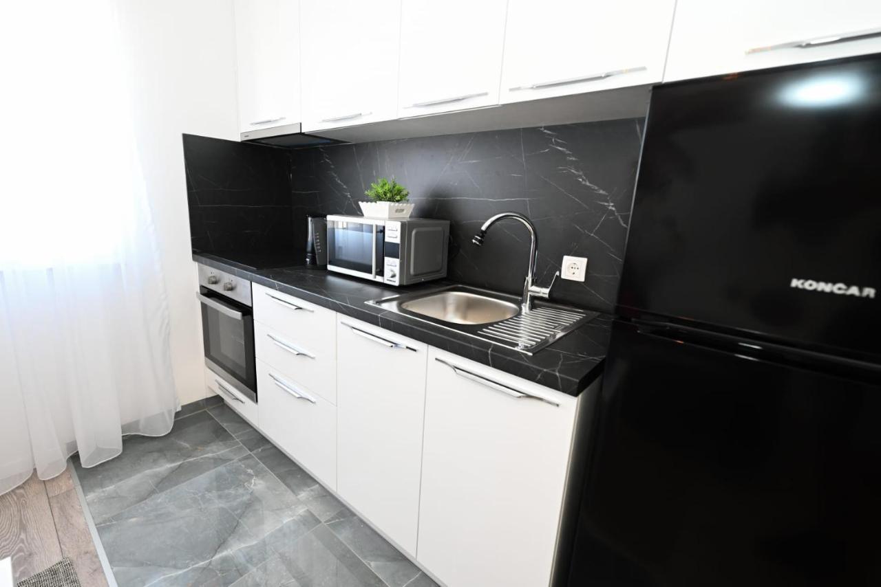 Apartments Astoria Vir Dış mekan fotoğraf