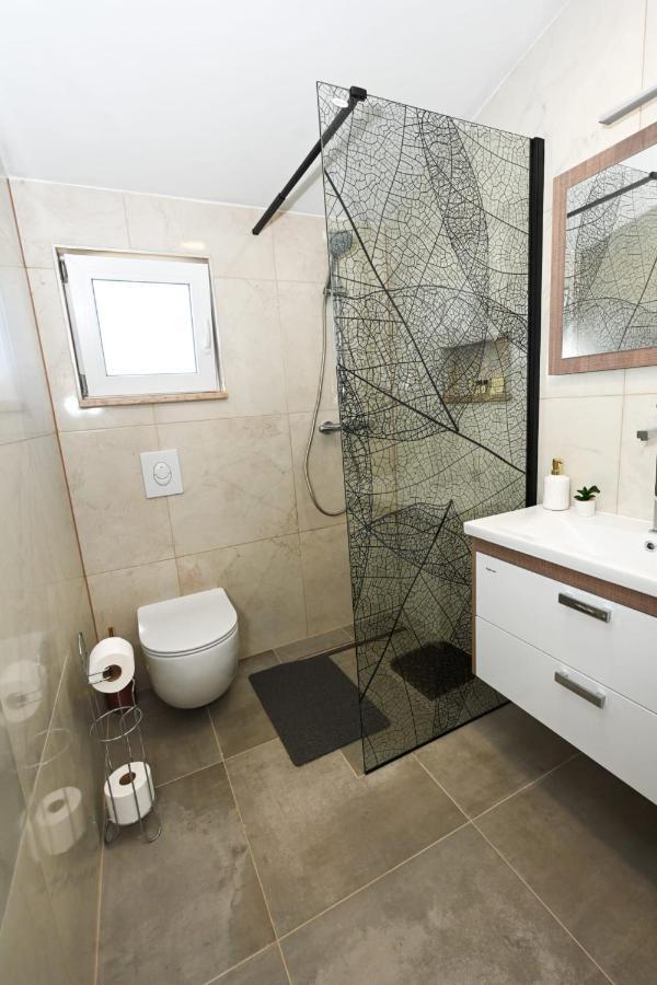 Apartments Astoria Vir Dış mekan fotoğraf