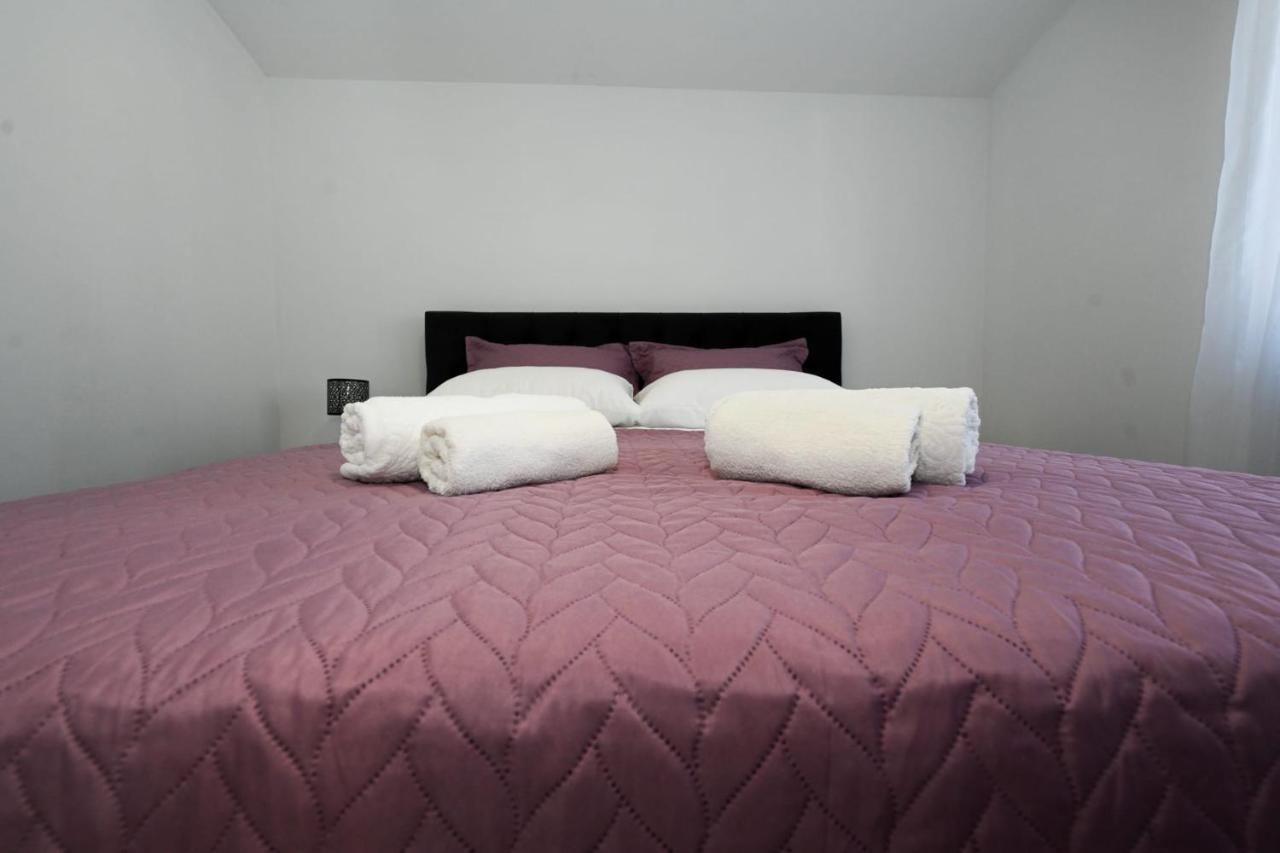 Apartments Astoria Vir Dış mekan fotoğraf