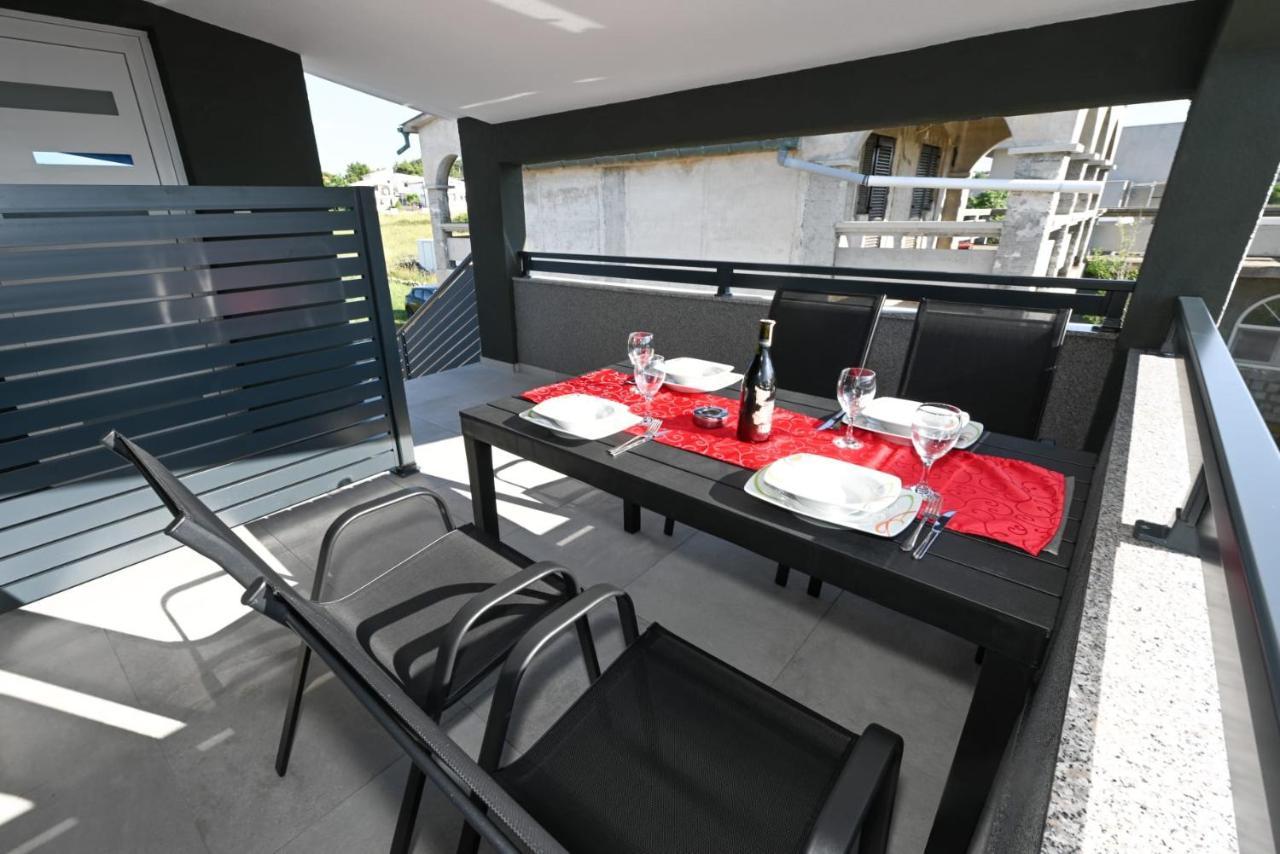 Apartments Astoria Vir Dış mekan fotoğraf