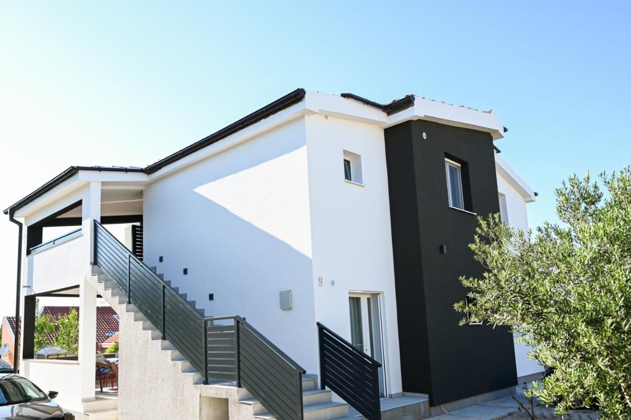 Apartments Astoria Vir Dış mekan fotoğraf