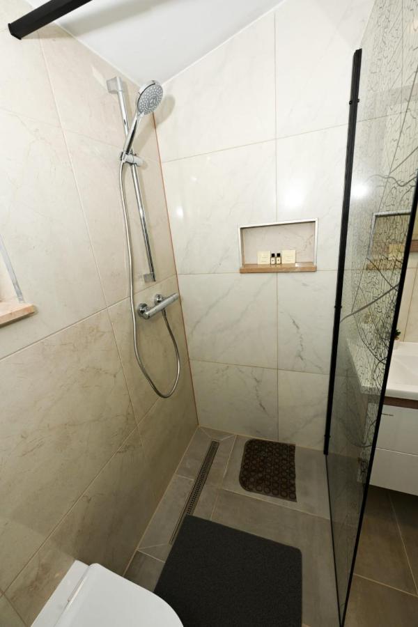 Apartments Astoria Vir Dış mekan fotoğraf