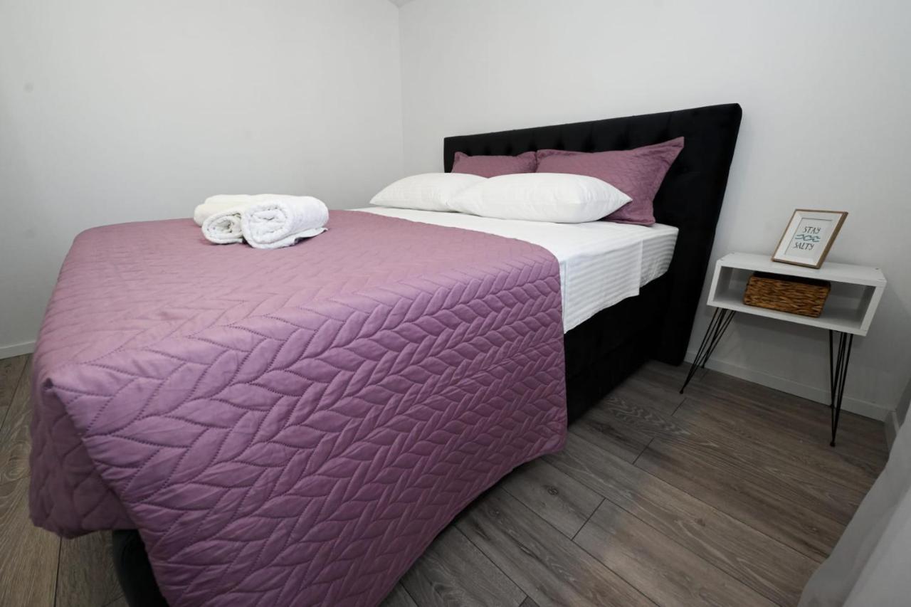 Apartments Astoria Vir Dış mekan fotoğraf