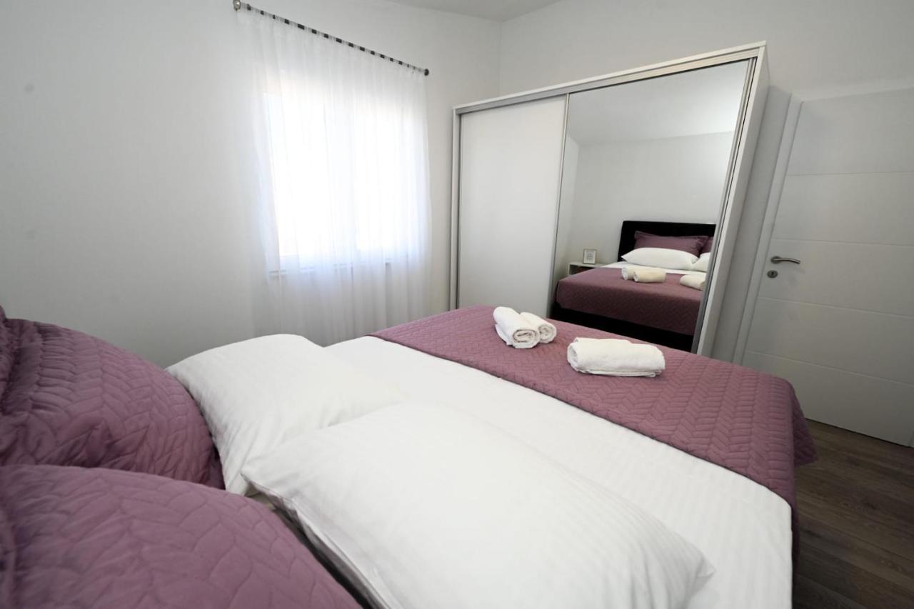 Apartments Astoria Vir Dış mekan fotoğraf