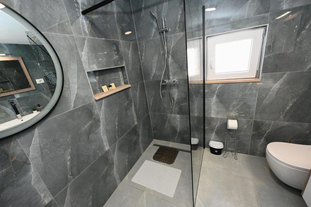 Apartments Astoria Vir Dış mekan fotoğraf