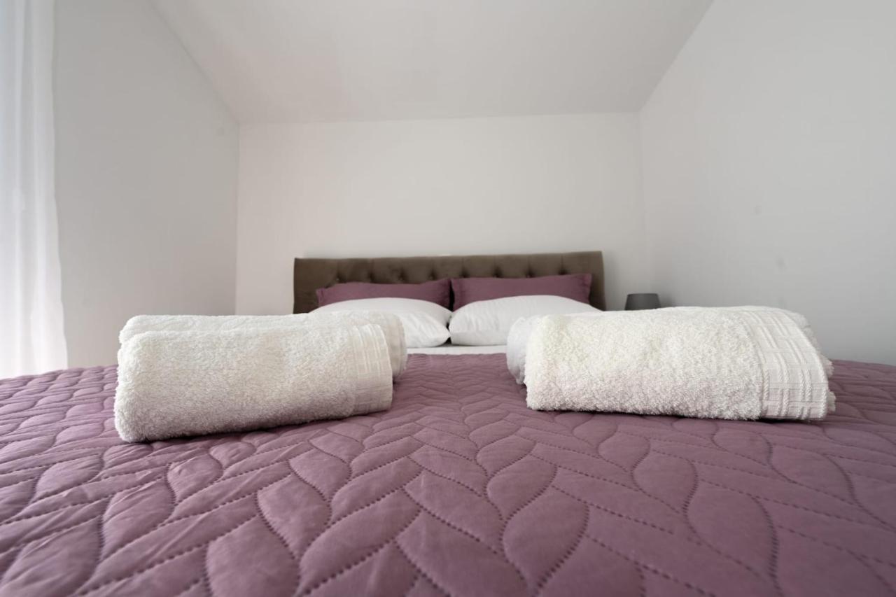 Apartments Astoria Vir Dış mekan fotoğraf